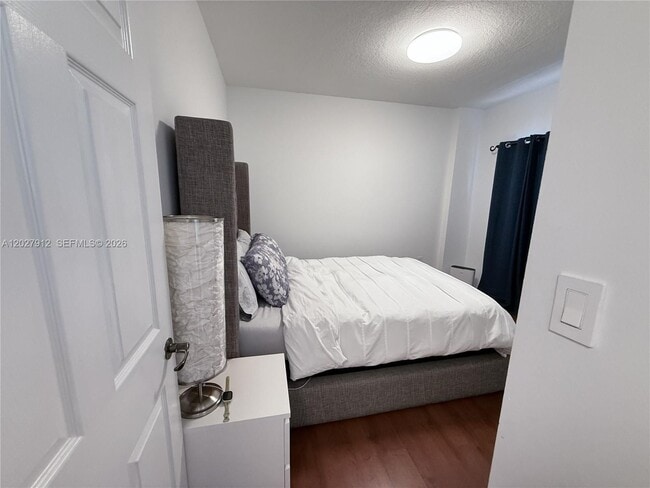 Building Photo - 115 SW 42nd Ave