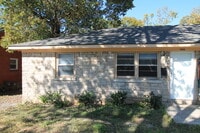 Building Photo - 155 1/2 Delmont Dr