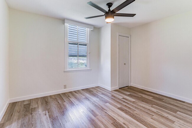 Building Photo - 3913 Avenue H