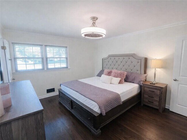 Building Photo - 2124 Zelda Dr NE