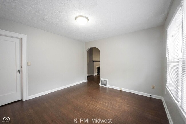Building Photo - 5684 N College Ave