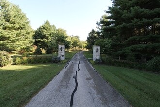 Building Photo - Incredible home on a private & secluded lot.