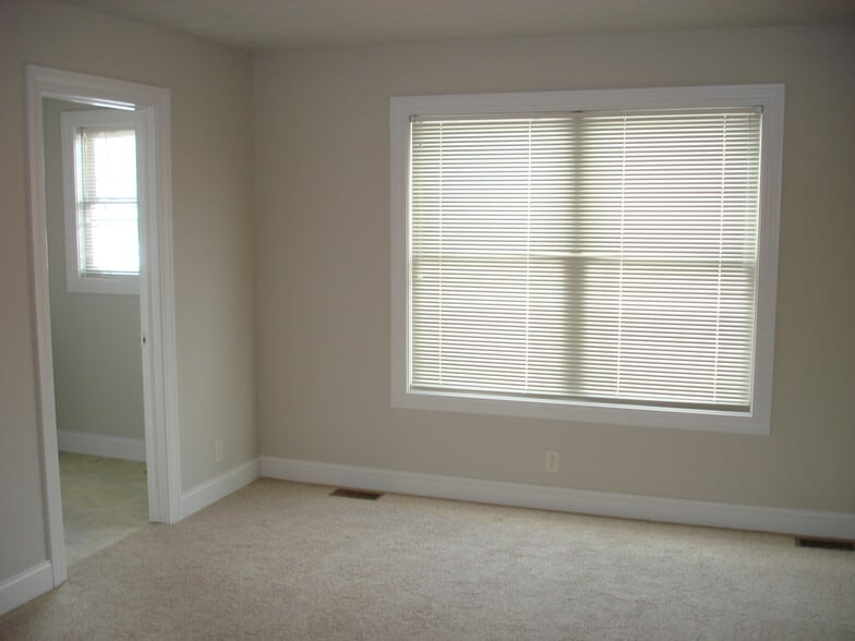 Building Photo - 960 Sautter Dr