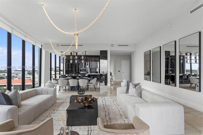 Building Photo - 2821 S Bayshore Dr