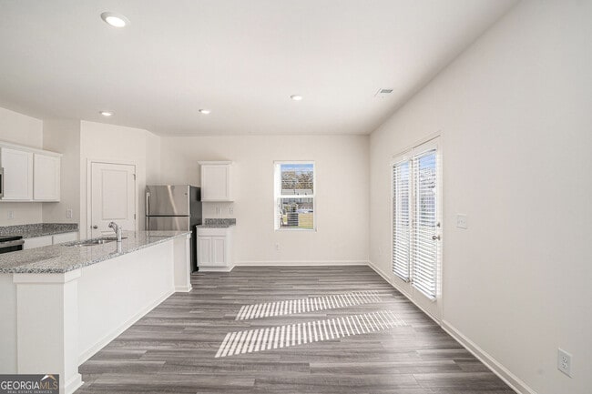 Building Photo - 7650 Saffron Ave