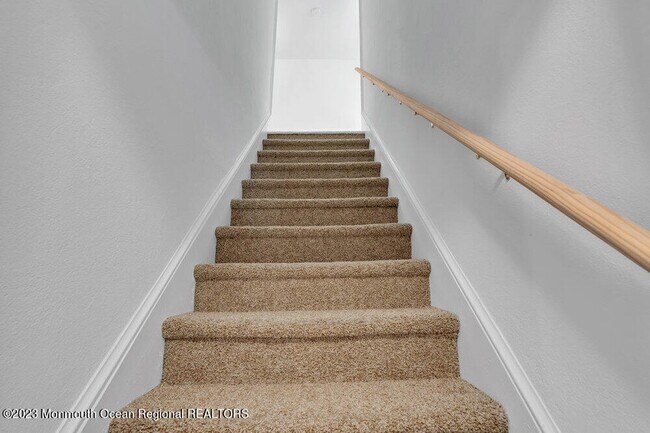 Building Photo - 683 Main Ave