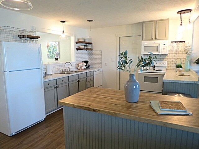 Building Photo - 4724 Lakeview Dr