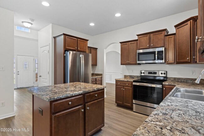 Building Photo - 207 Riverstone Ct