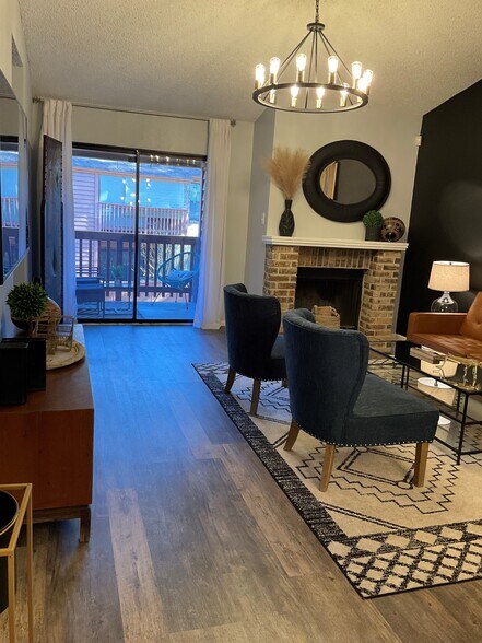 Living Room - 13018 Heimer Rd