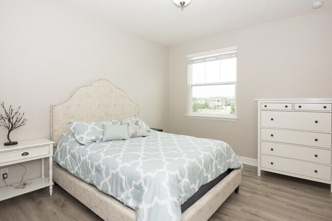 Building Photo - BEAUTIFUL LAKE VIEW AND CORNER LOT HOME WI...
