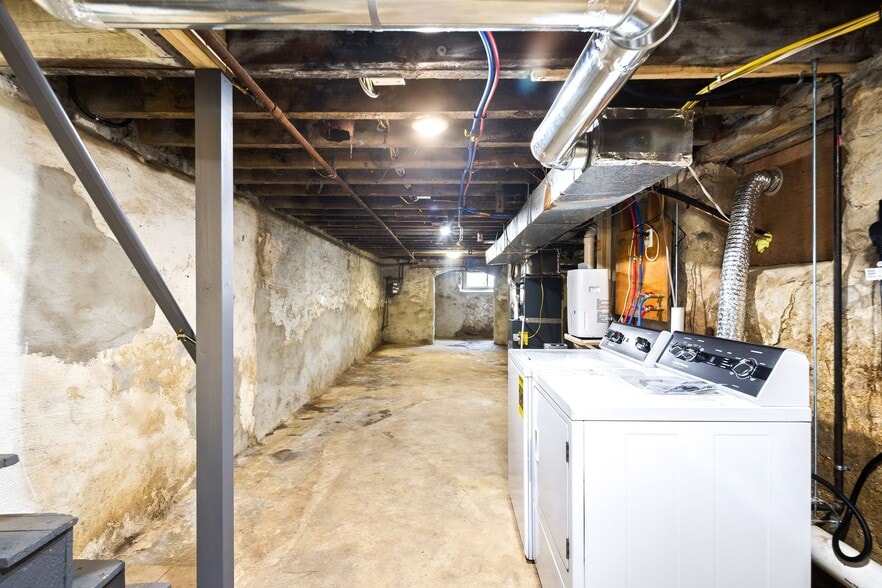 Building Photo - 1329 S Lindenwood St
