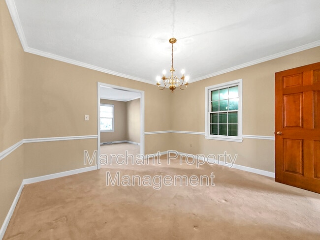 Building Photo - 100 Pine Wood Dr