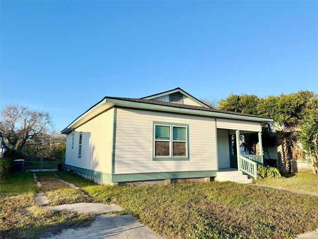 Building Photo - 3714 Avenue S 1/2