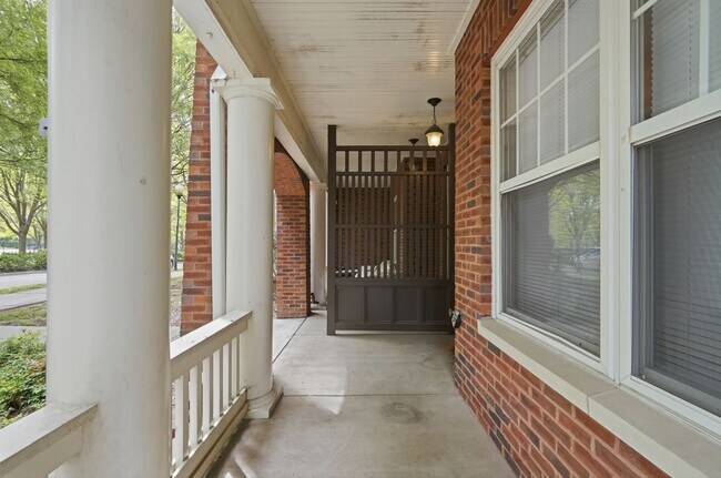 Building Photo - Uptown Charlotte Townhome with Dual Primary Suites