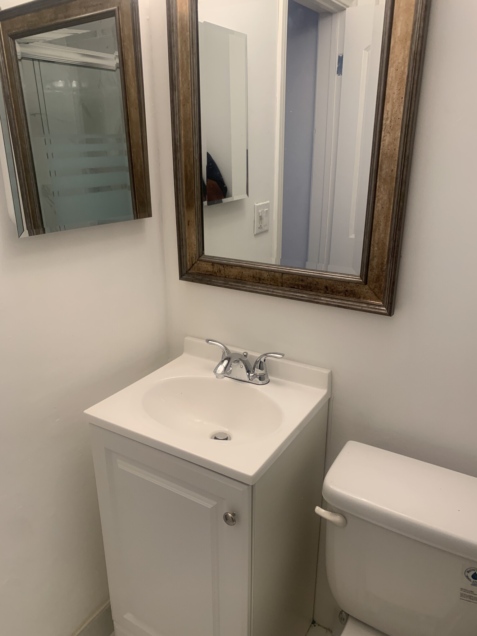 bathroom - 1812 N Mariposa Ave