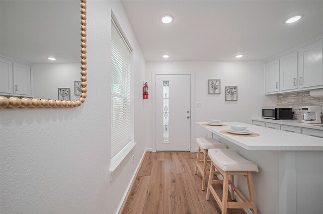 Building Photo - 6725 Avenue K