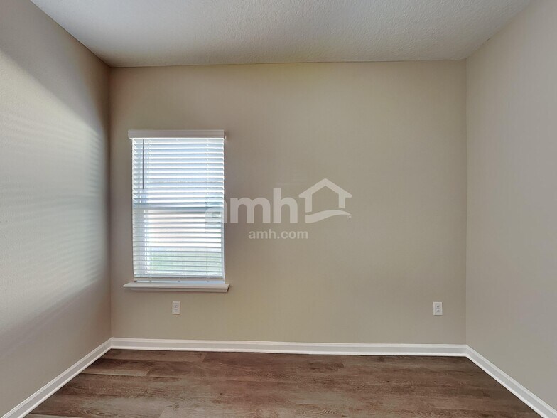 Building Photo - 245 Hemlock Pt