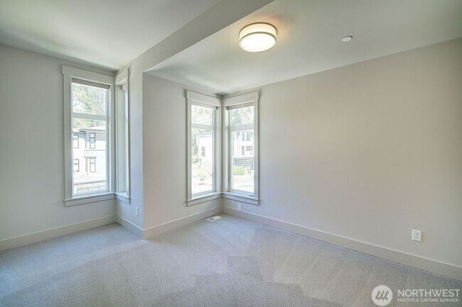 Building Photo - 4Bd/3.25Ba Issaquah House