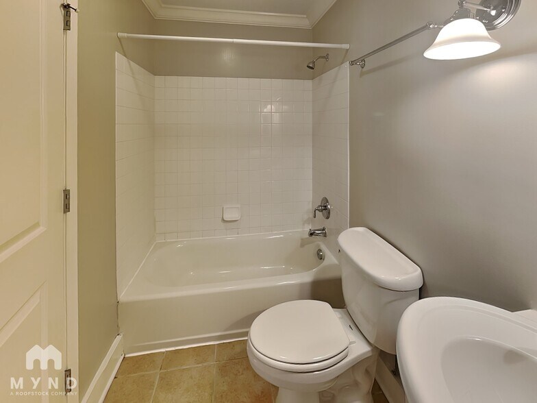 Building Photo - 985 Ponce De Leon Ave NE