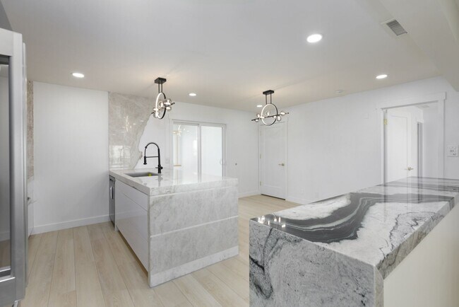 Building Photo - 3260 Silversmith Dr