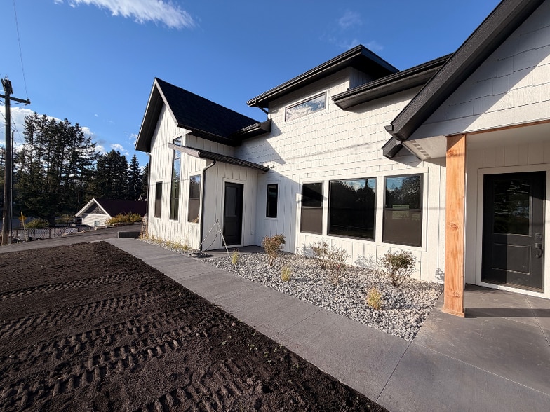 Building Photo - 1120 Holt Dr