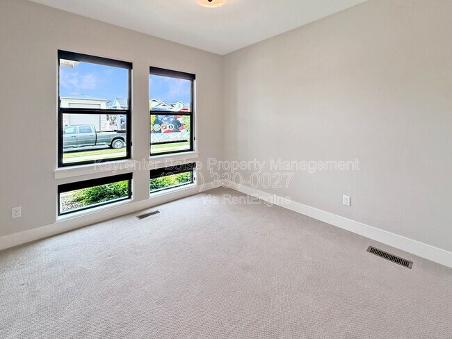 Building Photo - 8343 W Sparks Lake Dr
