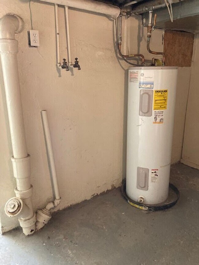 Building Photo - Coming Soon !2 bedroom, one bath home in Caldwell