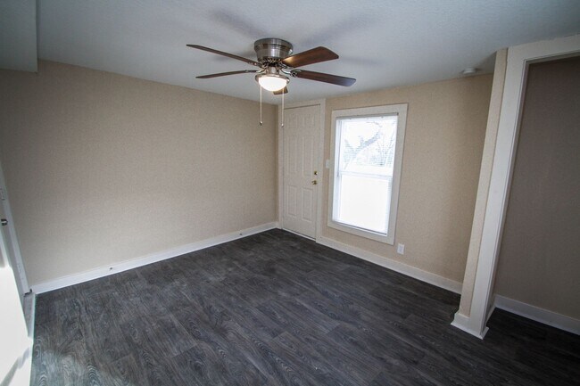 Building Photo - 934 Poinsettia St