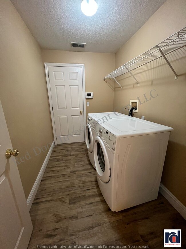 Building Photo - Beautiful 4 bedroom 2 Bath Single Family Home ~Oviedo~