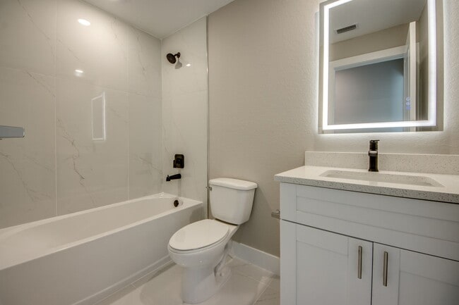 Building Photo - 3433 NE 11th Pl