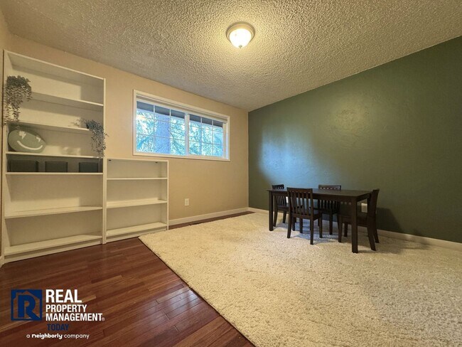 Building Photo - Beautifully Updated 3 Bedroom Rambler!