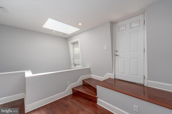 Building Photo - 15 W Biddle St