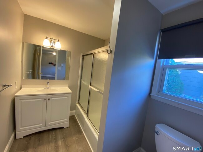 Building Photo - 54 Monroe St