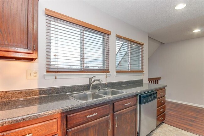 Building Photo - 3764 Chimney Creek Dr