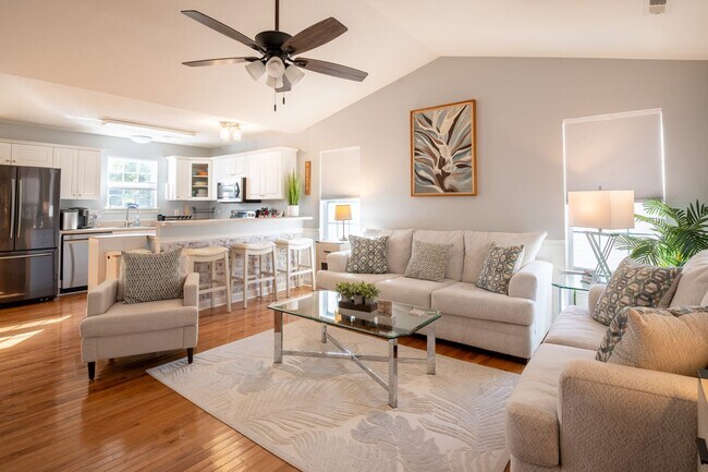 Building Photo - FURNISHED OFF-SEASON MONTHLY RENTAL FOR 2026