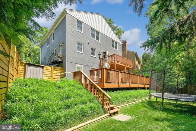 Building Photo - 4208 Maple Terrace
