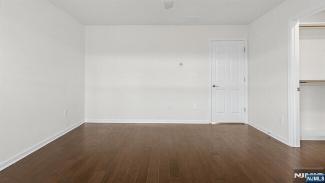 Building Photo - 54 Landmark Ln