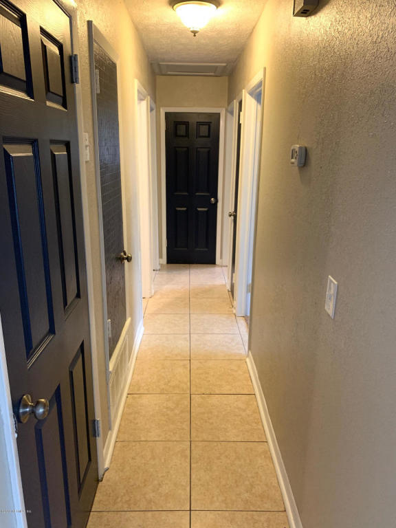 Building Photo - 3BR Westside Home Close to NAS Jax & Cecil Field