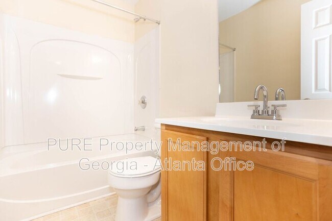 Building Photo - 1750 Heights Cir