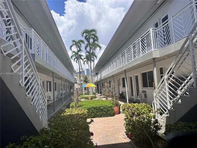 Building Photo - 7430 Byron Ave