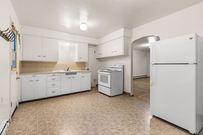 Building Photo - 6610 E Burnside St