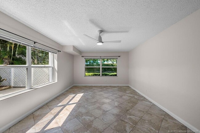 Building Photo - 2905 SW Lakemont Pl