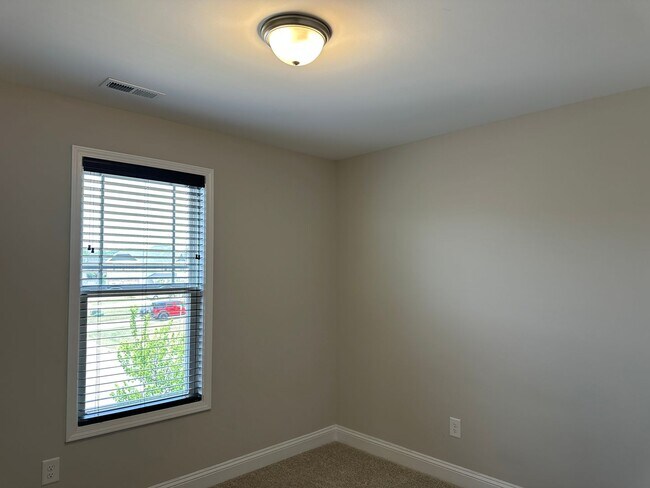 Building Photo - 5233 Debut Ave