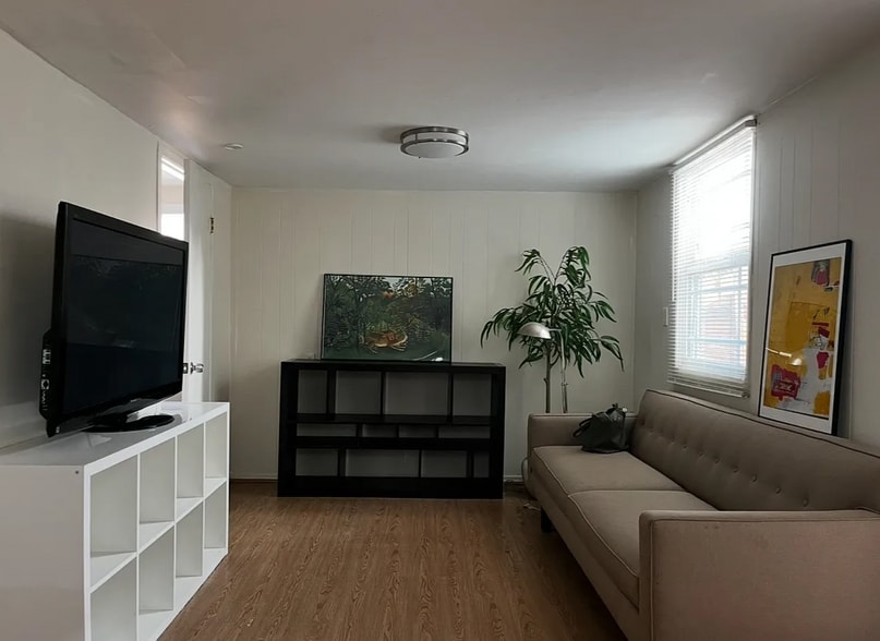 Primary Photo - 115 N Parkwood Ave