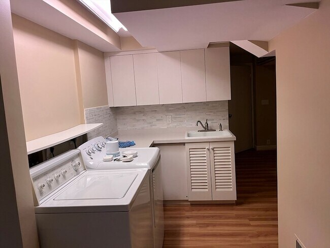 Building Photo - 12 Lois Ln