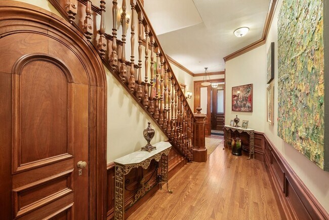 Building Photo - 381 Beacon St