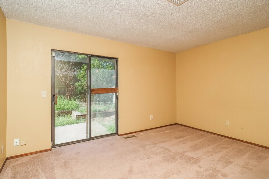 Building Photo - 7728 Doris Dr