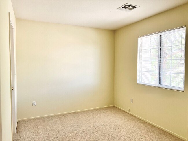 Building Photo - 10729 Pipers Cove Ln