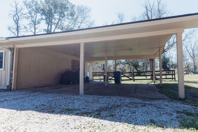 Building Photo - 230 Myers Ln