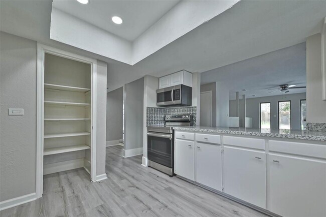 Building Photo - 17805 Villa Way Dr